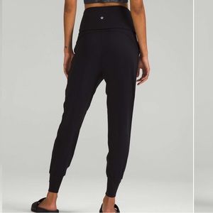 EUC Size 10 Lululemon Align Super-High-Rise Ribbed-Waist Jogger
Black